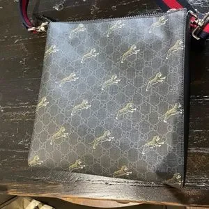 Gucci bestiary messenger with tigers hotsell